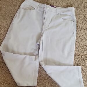Gloria Vanderbilt Amanda Capri Light Gray